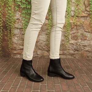 ROBERT ZUR Black Glove Leather Ankle Boots, 7AA